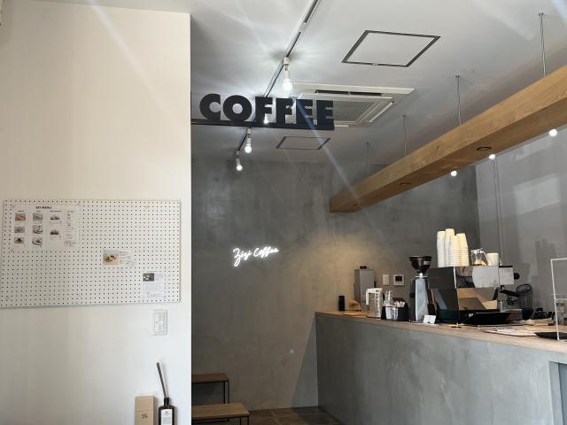 ZIZI COFFEE AND GOODS　カフェ