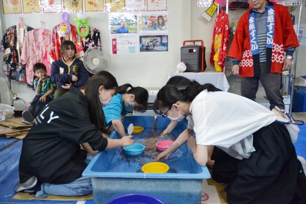 金魚すくい