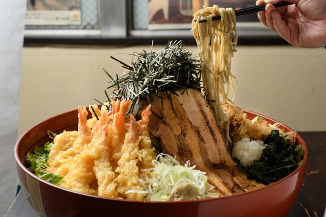 蕎麦町花川南店　デカ盛り　天丼