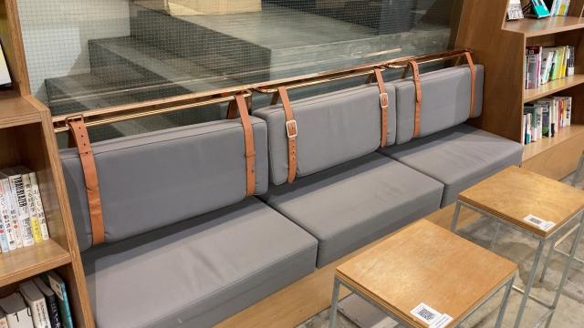 「旅行カバン」をイメージしたソファ